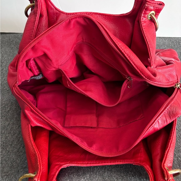 Aldo tote bag in cherry red. Great condition. Gently used. No scratches. - Picture 10 of 12